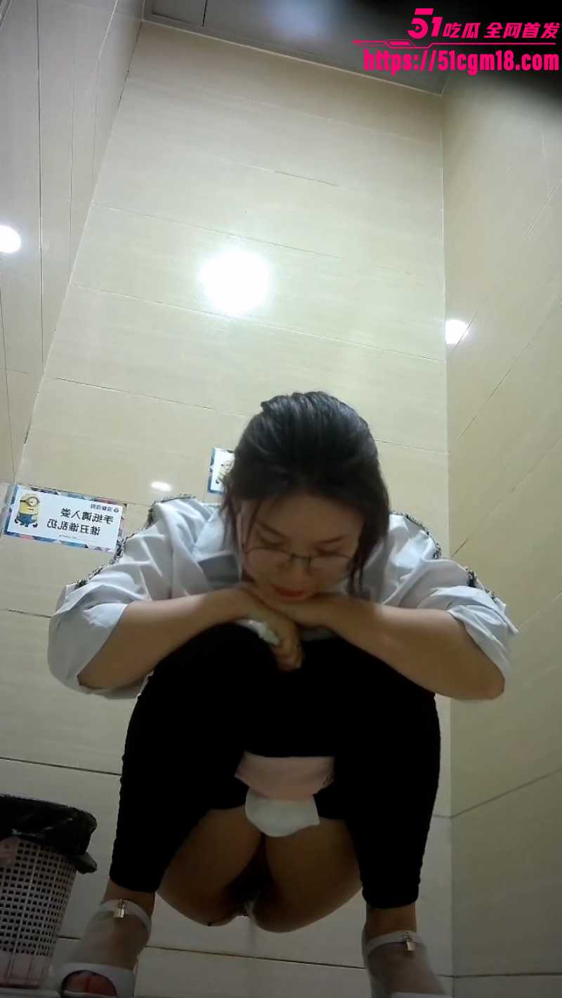 商场女厕所偷拍 5 商场女厕所偷拍 5