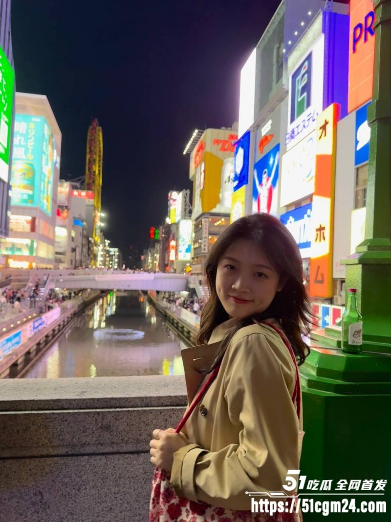 大三学生妹被金主包养私拍 4