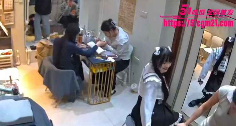 坦克巨乳仙女做美甲现场漏尿 1 坦克巨乳仙女做美甲现场漏尿 1