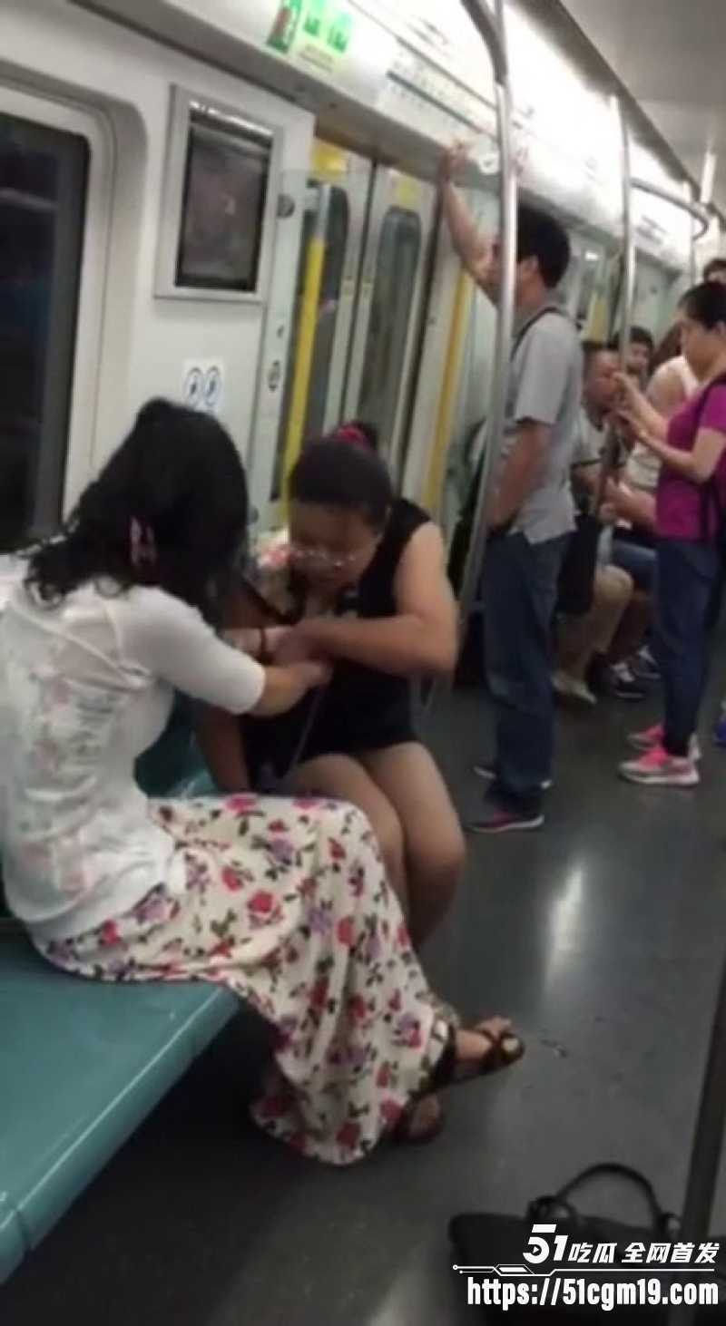 小仙女和大姨地铁互撕 3