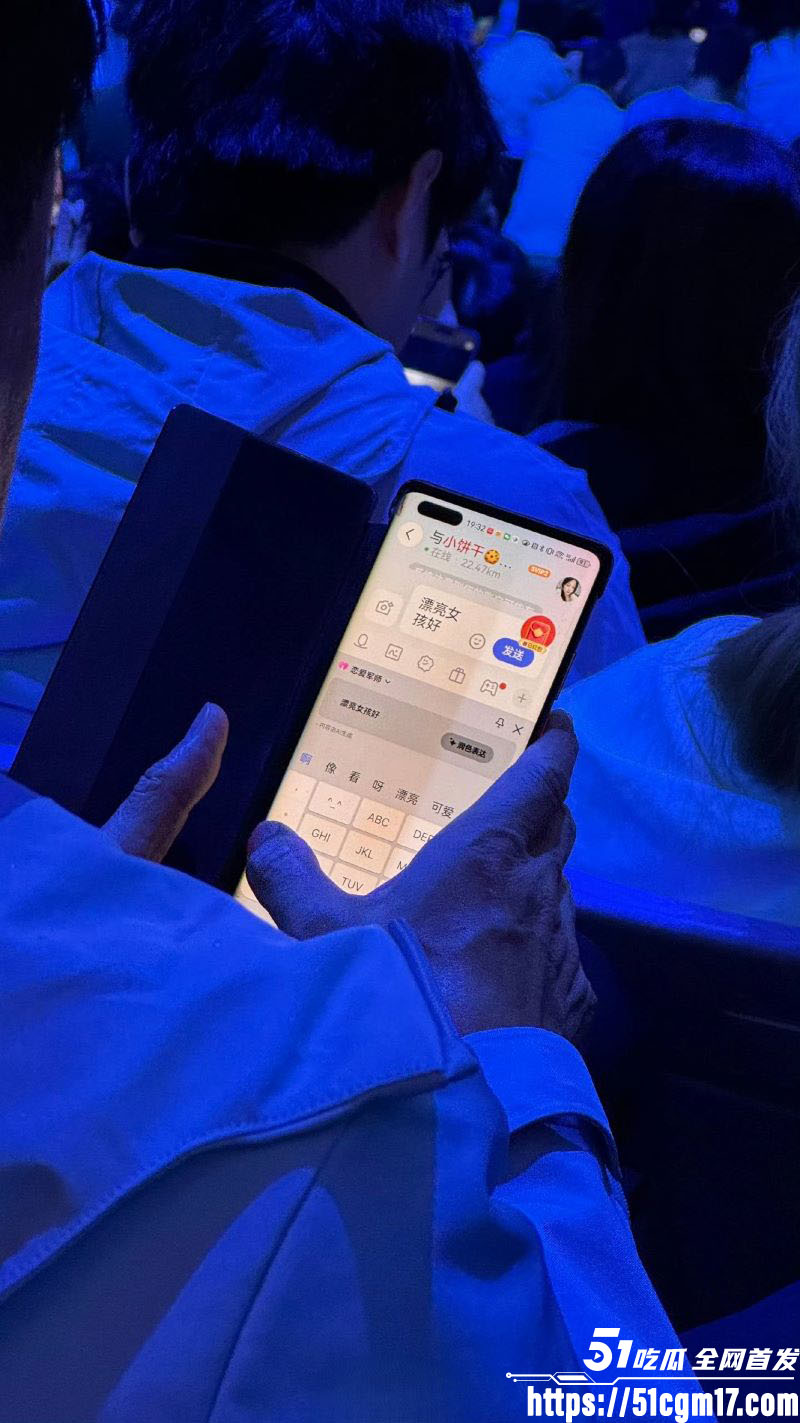 吉利发布会现场老年观众表演约炮 10 吉利发布会现场老年观众表演约炮 10