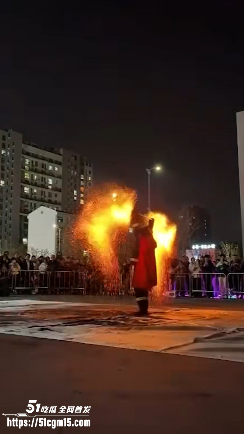 金门火舞哥 表演火棍杂技 回燃全身起火  1