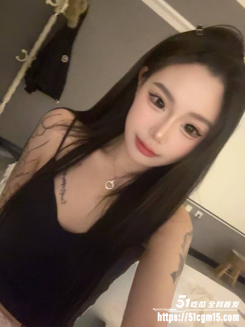 东北精神小妹 佳佳 全裸发骚自拍 1