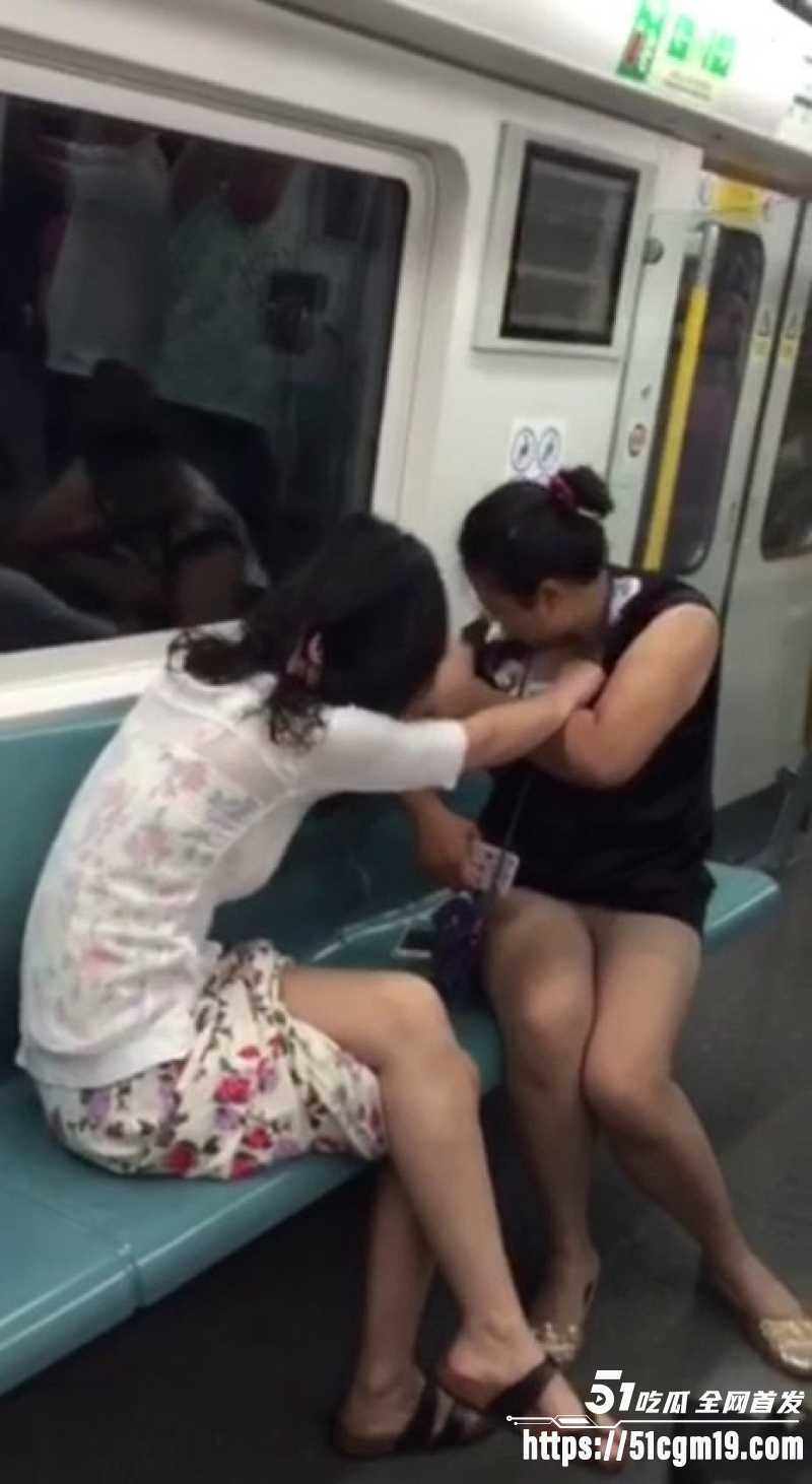 小仙女和大姨地铁互撕 5