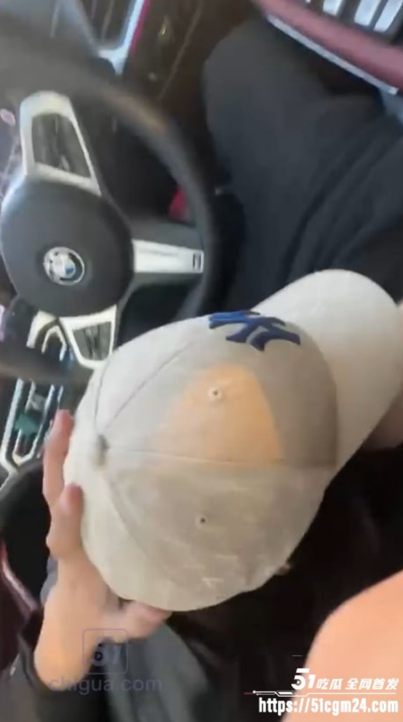 大三学生妹被金主包养私拍 1