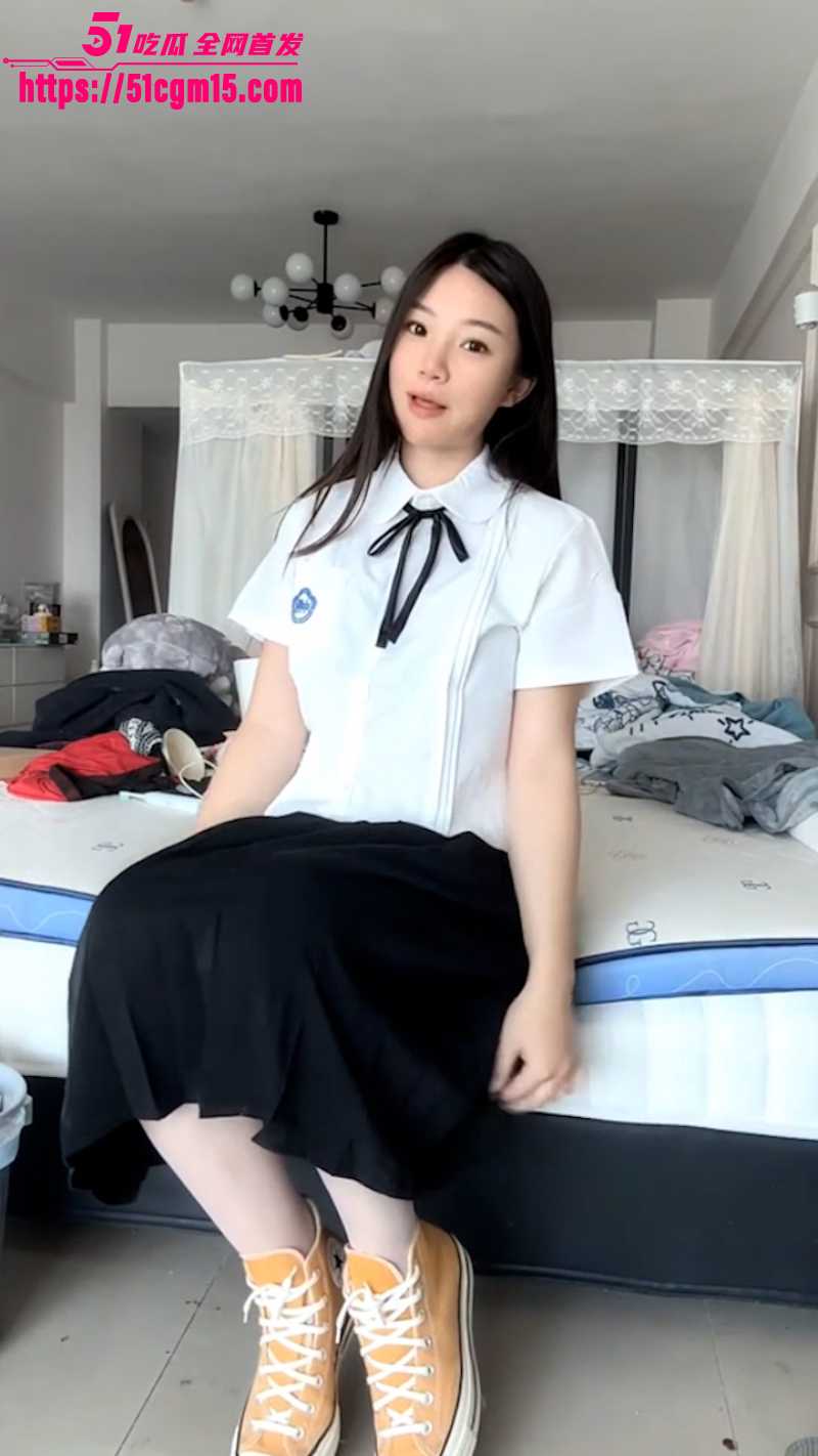 台湾高颜值网红 梦梦老师 脸穴同框全裸自慰 1